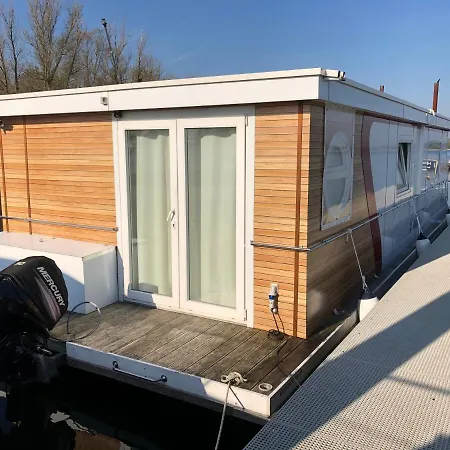 Hausbootferien24 *